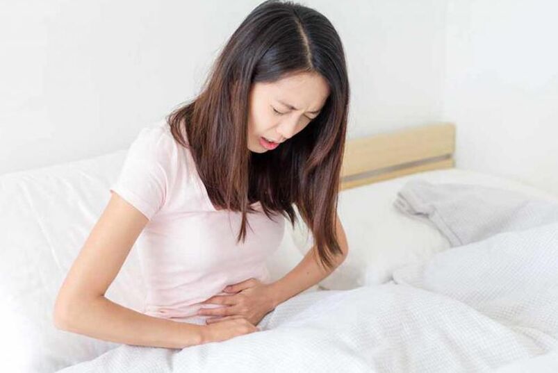 Bolest břicha je častým příznakem infekce červy. 